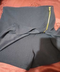 Stylish Navy Blue Pants with Gold Zipper Detail