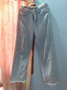 Light Wash Frayed Hem Jeans