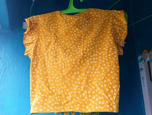 🆕Summer Mustard String Top ☀️🍍