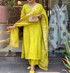 Embroidered  Suit Set With Dupatta And Bottom