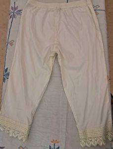 offwhite capris with Lace Trim