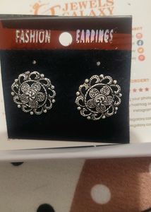 Women pack of 3 oxidized earringsBase Metal: AlloyPlating: Oxidised SilverSizing: AdjustableStone Type: No StoneType: JhumkhasNet Quantity (N): 3