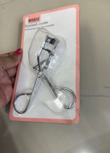 Beauty Bundle: Eyelash Curler, Brushes, Hair Clips
