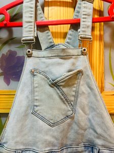 High Quality Dungaree For Ladies Small In Size