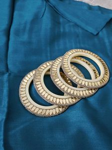 Elegant Set of 4 Cream &amp; Gold Bangles