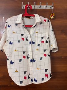 Chic Graphic Print Button-Down Shirt