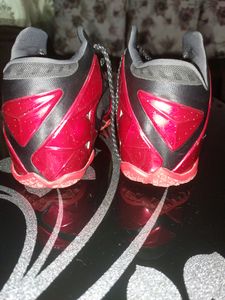Nike LeBron XI Basketball Shoes