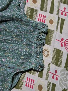 Floral Print off shoulder Pleated top