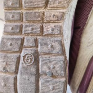 Casual mauve sneakers
