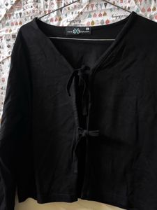 Black Tie-Front Long Sleeve Crop Top