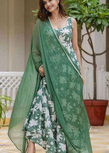 Floral printed sleeveless kurta with dupatta