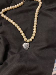 heart opening oendant pearl necklace