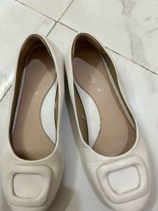 Stylish White Ballet Flats