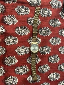 Classic Gold Tone Watch