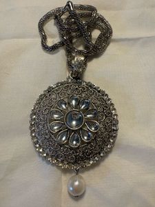 Exquisite Silver Pendant Necklace with Pearl