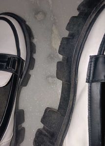 Chic White &amp; Black Loafers