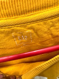 GAP Classic Yellow Logo Sweatshirt