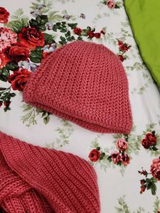 Chic Pink Knit Hat &amp; Scarf Set