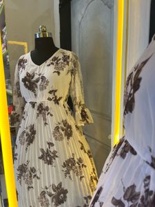 Chic Floral Pleated Midi Dress