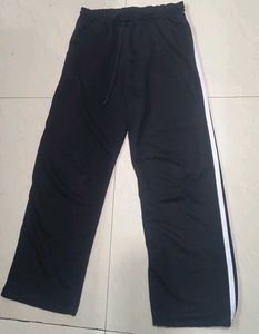 baggy sweatpants
