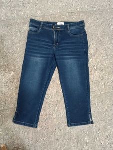 Classic Mid Wash Straight Leg capri Jeans