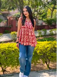 Red Sleeveless Short Kurti