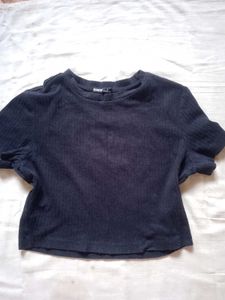 Ribbed Black Cropped T-Shirt