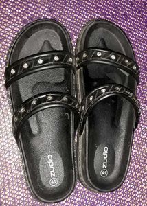 Zudio Black Embellished Flat Sandals