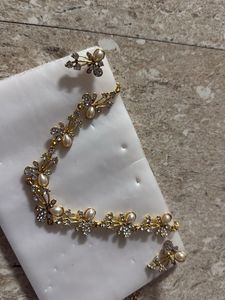 Elegant Pearl &amp; Crystal Necklace Set