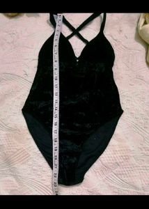 black H&amp;m velvet cup bodysuit 👍