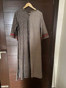 Stylish Kurta with Embellished Neckline (L)