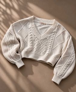 IVORY TEXTURED CABLE-KNIT CROPPED V-NECK SWEATER