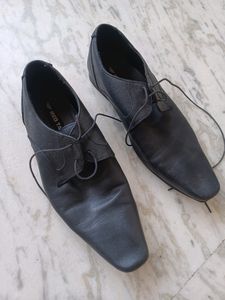 Red Tape Black Leather Dress Shoes