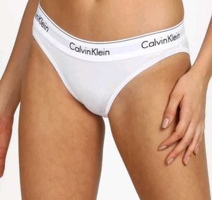 Calvin Klein sez L/g/ panty