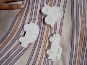 x3 pieces of concrete art cars
