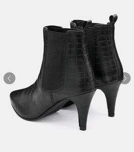❗ADORLY❗ pencil pointed boots