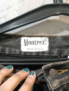 Distressed Denim Shorts (size-32)