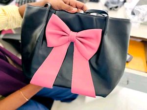 Chic Black &amp; Pink Bow Shoulder Bag