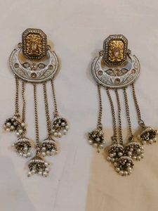 ( Kashmiri Jhumkey) Elegant White & Gold Jhumka Ea