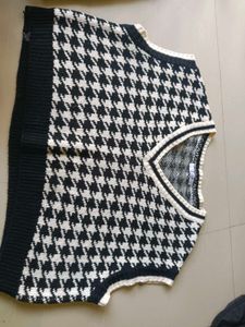 Houndstooth V-Neck Knit Sweater