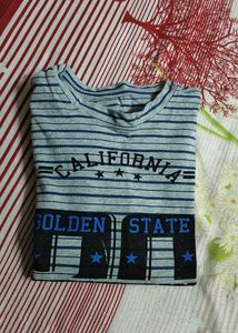 Stylish Gray Jeans with tshirt
