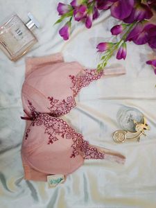 🇳🇿💫🎀Lace Trimmed Pink Bra