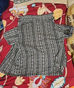 Men's Black Short Sleeve Henley T-Shirt | Size XL