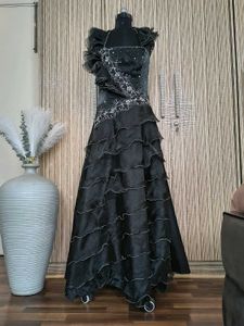 stunning black gown
