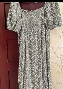 Chic Green Floral Smocked Top