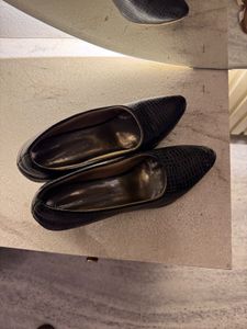 BLACK CLASSY HEELS