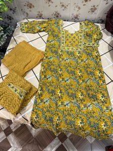 Mustard Floral Print Kurta Set😍