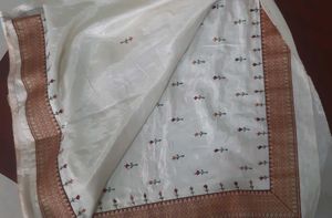 Elegant Onam Saree with Floral Motifs