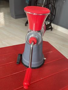 Citric fruits juicer