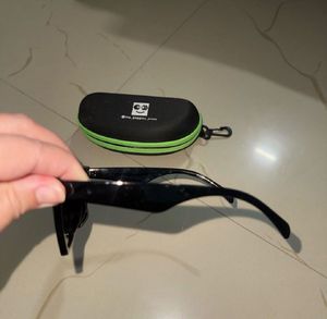 Stylish Black Cat-Eye Sunglasses with Case